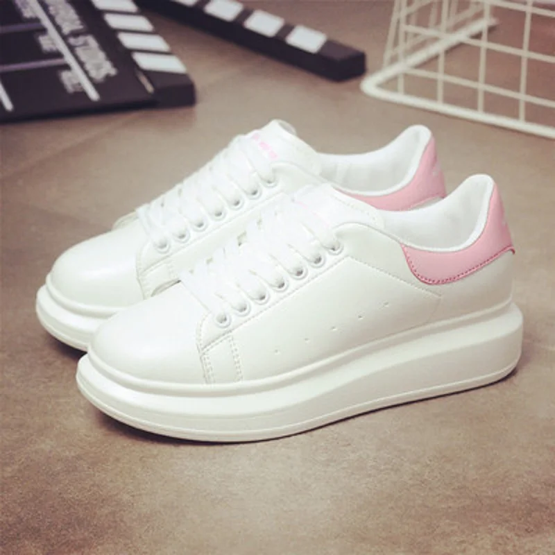 Новые белые кроссовки для весны и осени легкие удобные на толстой подошве