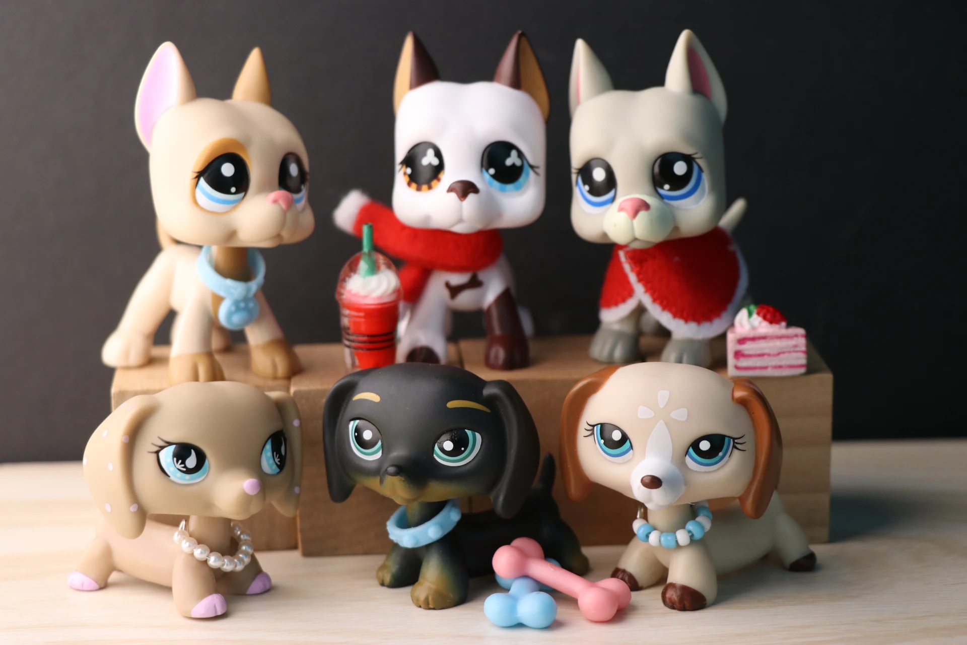 (6PCS Toys) Pets shop Dachshund Dog And Great Dane Red Magnet With 10pcs Accessories | Игрушки и хобби