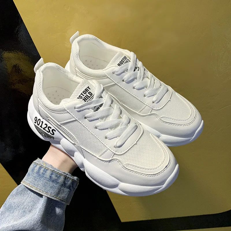 Модная женская повседневная обувь на не сужающемся книзу массивном каблуке 5 см