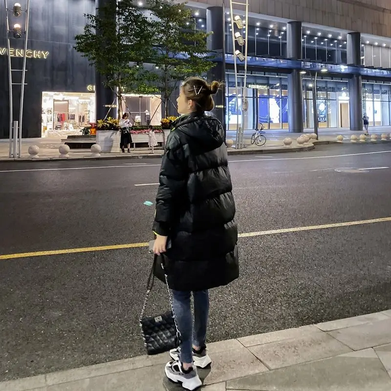 New loose and slim medium length down jacket for women