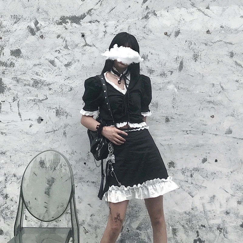 Женский комплект из футболки и юбки с коротким рукавом V-образным вырезом |