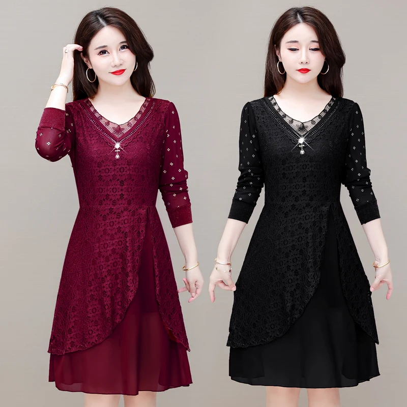 

Платье женское кружевное средней длины с V-образным вырезом