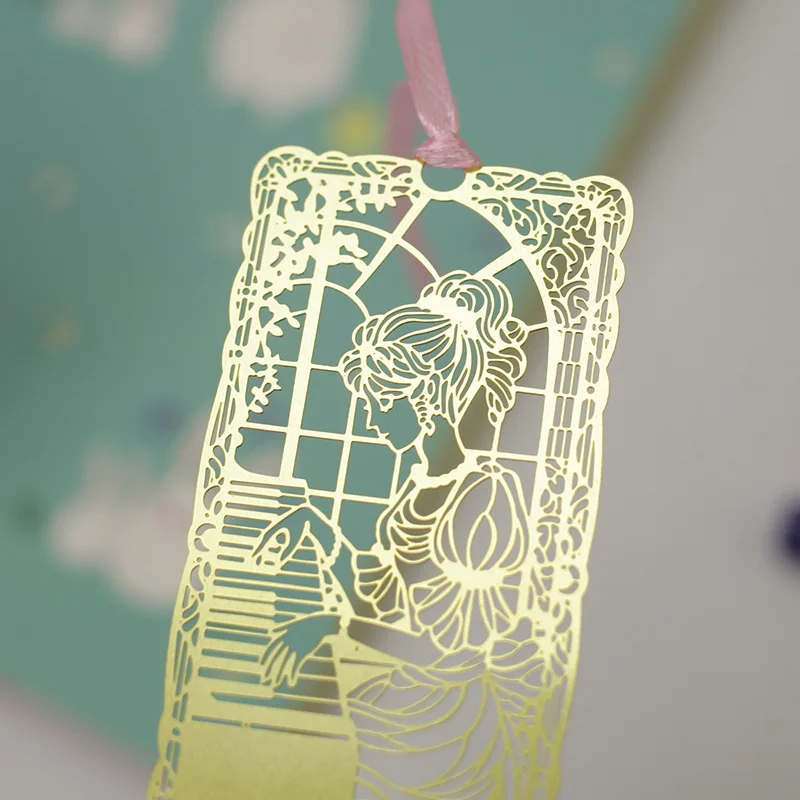 

Simple girl hollow three-dimensional bookmark beautiful retro metal bookmark