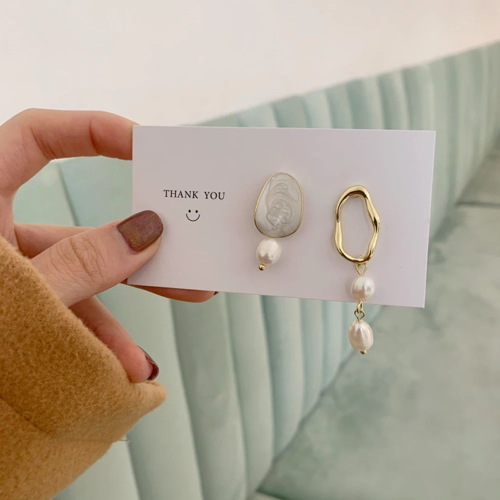 

1 Pair New Vintage Gold Color Earring Asymmetrical Pearl Dangle Drop Earrings Fashion Jewelry for Women Girl Gifts