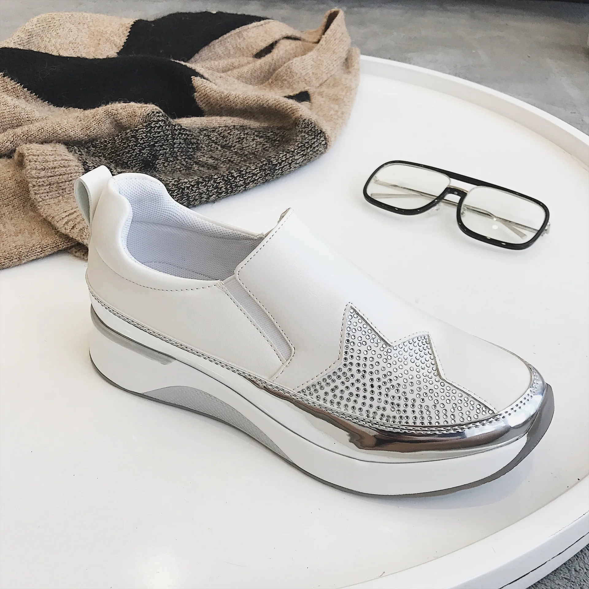 Кроссовки для женщин Модные туфли на низком каблуке с круглым носком Сетчатые