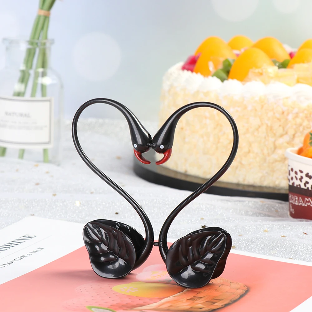 Топпер для торта в виде лебедя с сердечками черный и белый цвета 2 шт.|Товары