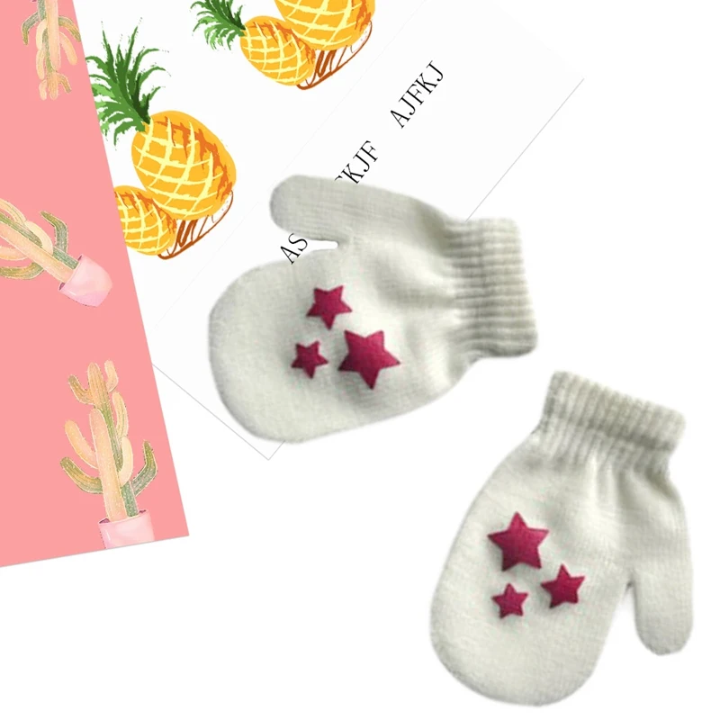 Перчатки детские зимние вязаные со звездами и сердечками плотные мягкие |