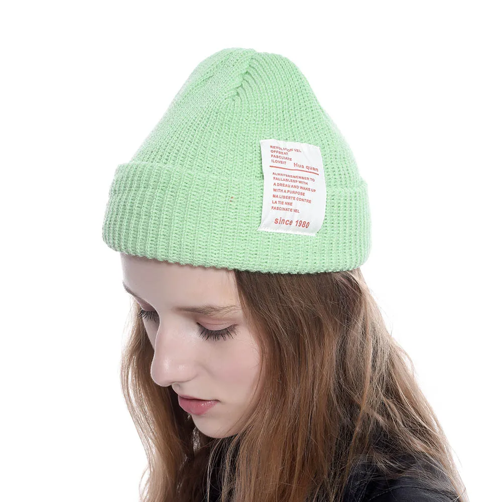 Зимняя вязаная шапка унисекс в рубчик с отворотами короткая однотонная