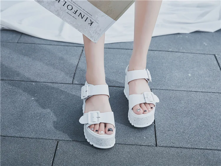 

Summer new sandals muffin bottom fashion leather buckle Korean leisure fashion sandals women