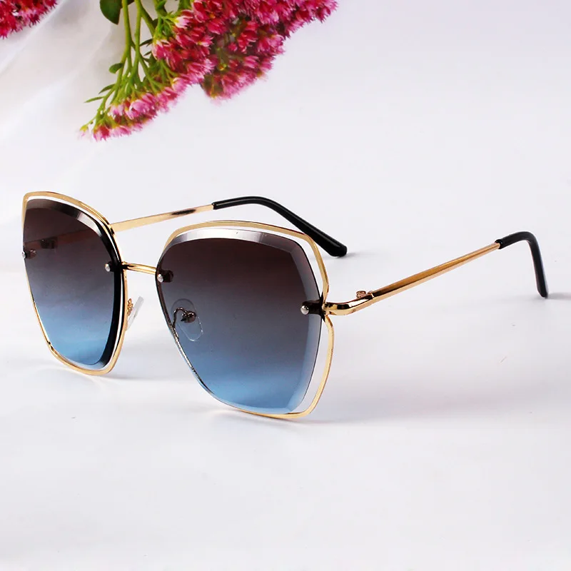 

Women Sunglasses Fashion Metal Frameless Glasses Vintage American Style Gradient Lenses Luxury Designer Driving Decorative UV400