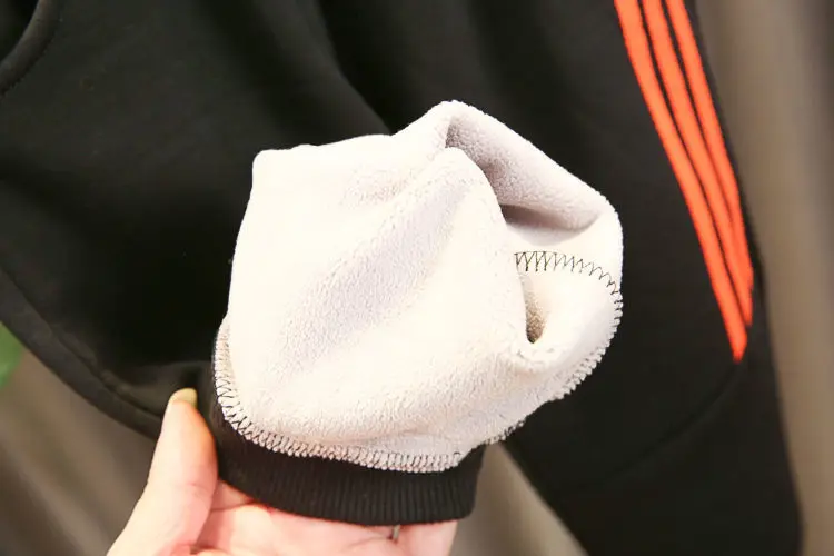 

Boys Autumn Winter Plus Velvet Sweater Suit Male Baby Clothes Western Style Thicked Warm Two-piece for Children's Sports Coat