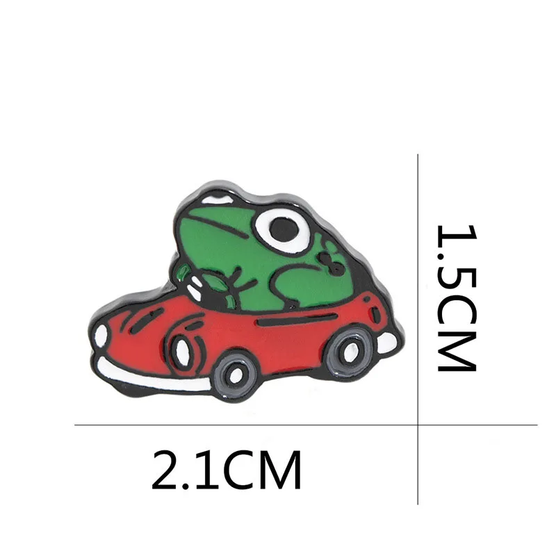 Эмалированная брошь в виде лягушки с изображением водителя маленькая красная