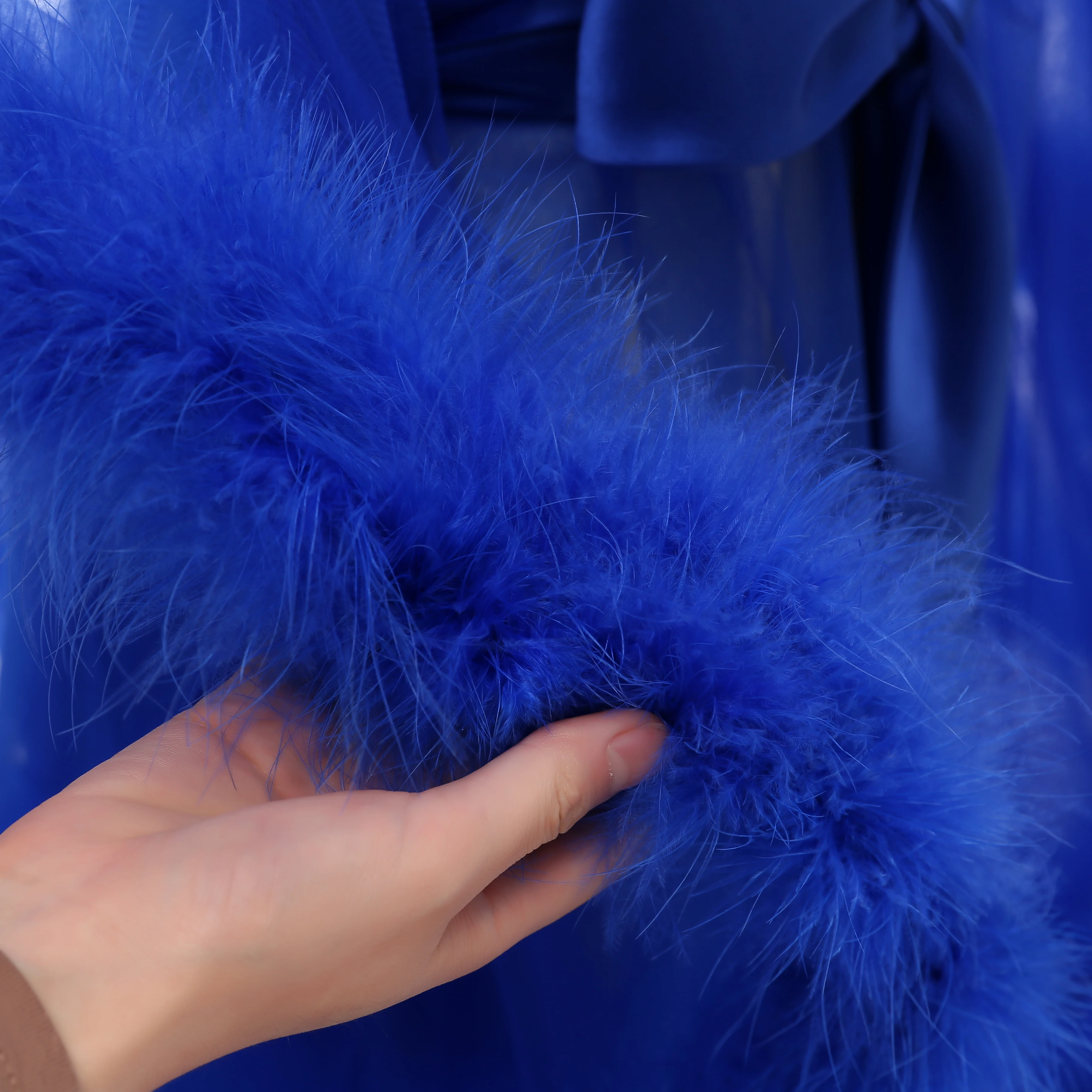 

Long Sleeve Feather Tulle Party Evening Dresses 2020 Sexy Burgundy Red Formal Prom Dress Gown Women Plus Size robe de soiree