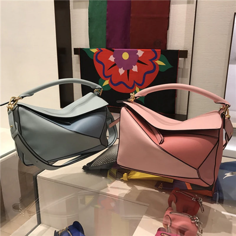 

2020 New Celebrity Inspired Mini Geometric Bag Pillow Bag Genuine Leather Splicing Package Shoulder Bag Women's Messenger Bag