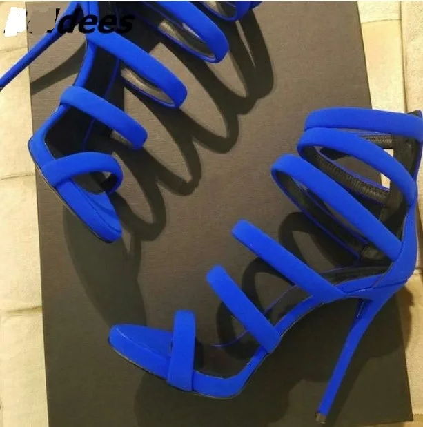 

Sexy sandals in gold patent leather