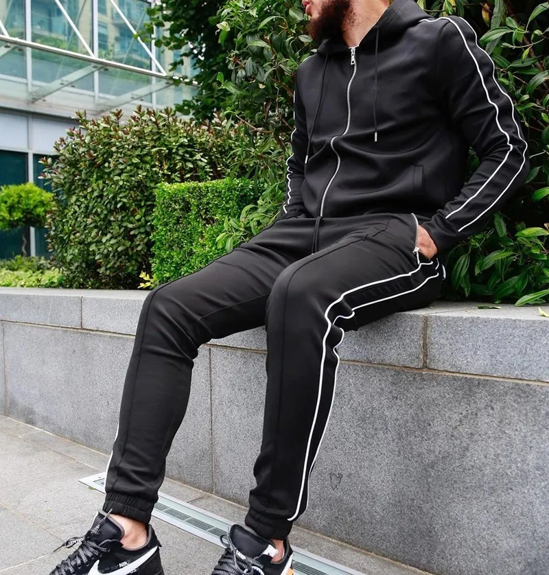 Костюм спортивный мужской из 2 предметов кофта с капюшоном и штаны для бега