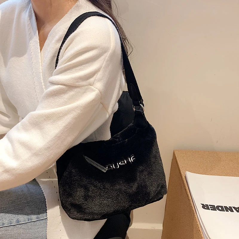 

Soft Fluffy Bag For Women 2021 Winter New Plush Bags Solid Furry Bags Luxury Designer Handbag Casual Faux Fur Shoulder Bags Sac