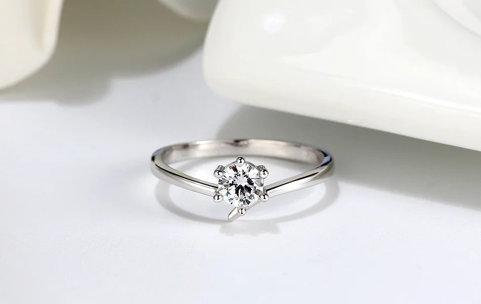Effie Queen Trendy Female Engagement Rings with Big Crystal Stone AAAA Zircon 925 Silver Finger Ring Jewelry Party Gift BR192