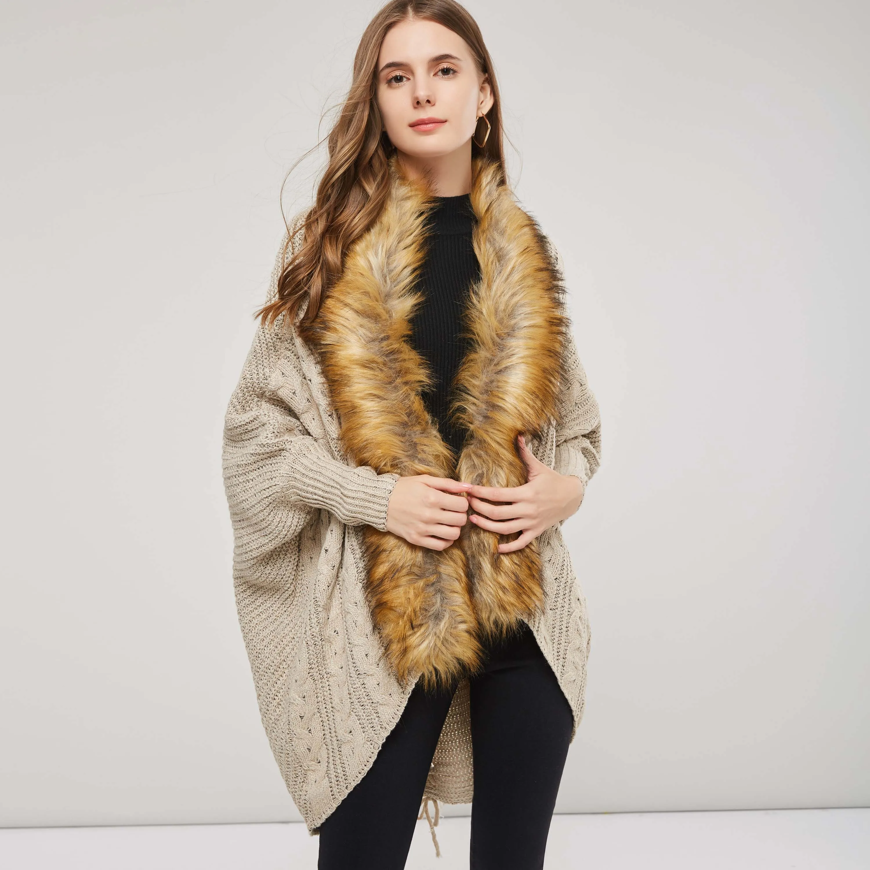 Женский вязаный кардиган с воротником из искусственного меха Теплый Свитер