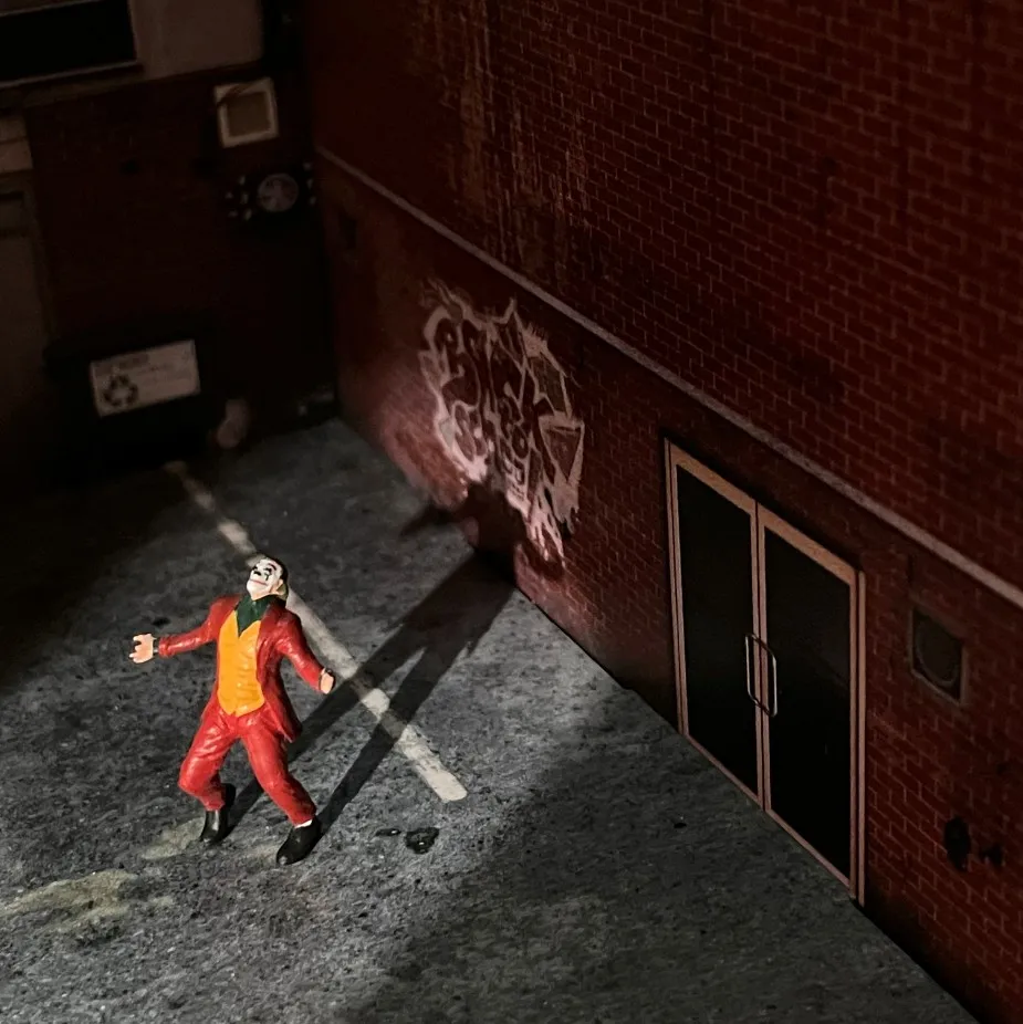 Модель Joker в масштабе 1:64 включая демонстрационную коробку Литые Автомобильные