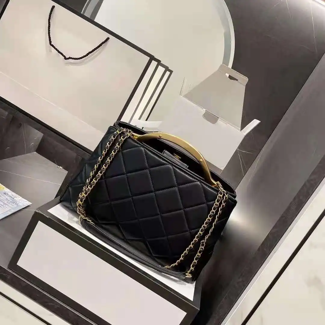 

Brand designer autumn and winter fashion new style diamond leather 2C lock metal handle lady handbag lady shoulder bag luxury