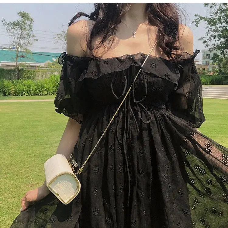 

French retro little black dress 2021 new salt-sweet foreign style design sense minority one word shoulder dress female