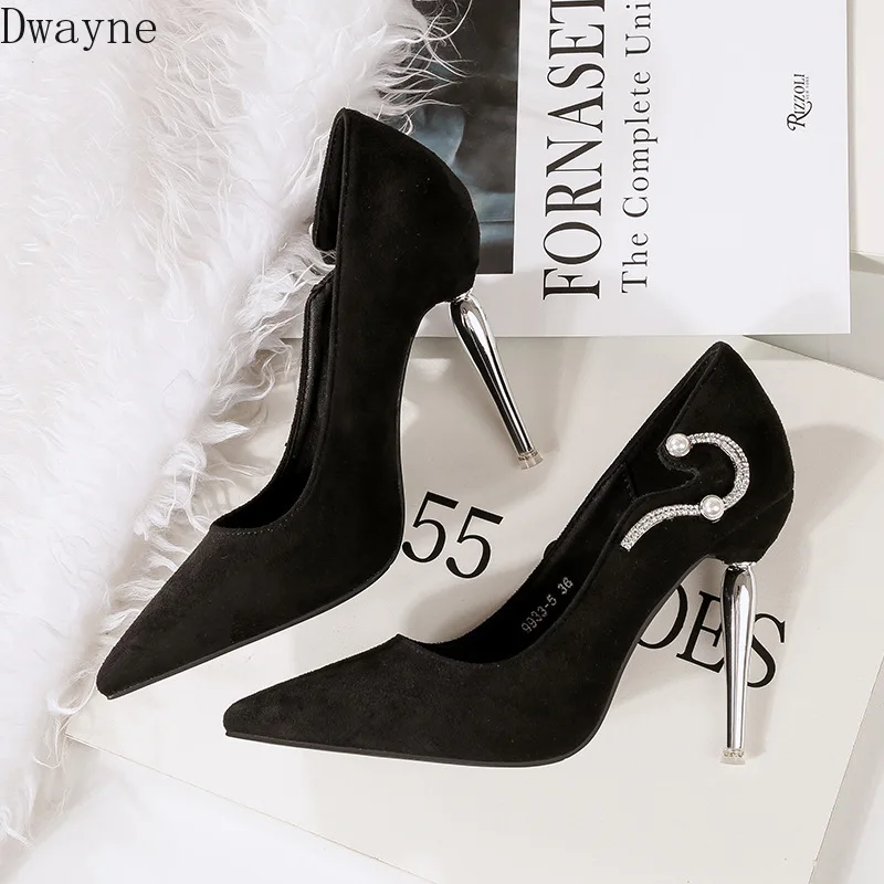 Женские свадебные туфли красные на высоком каблуке с острым носком весна 2019 |