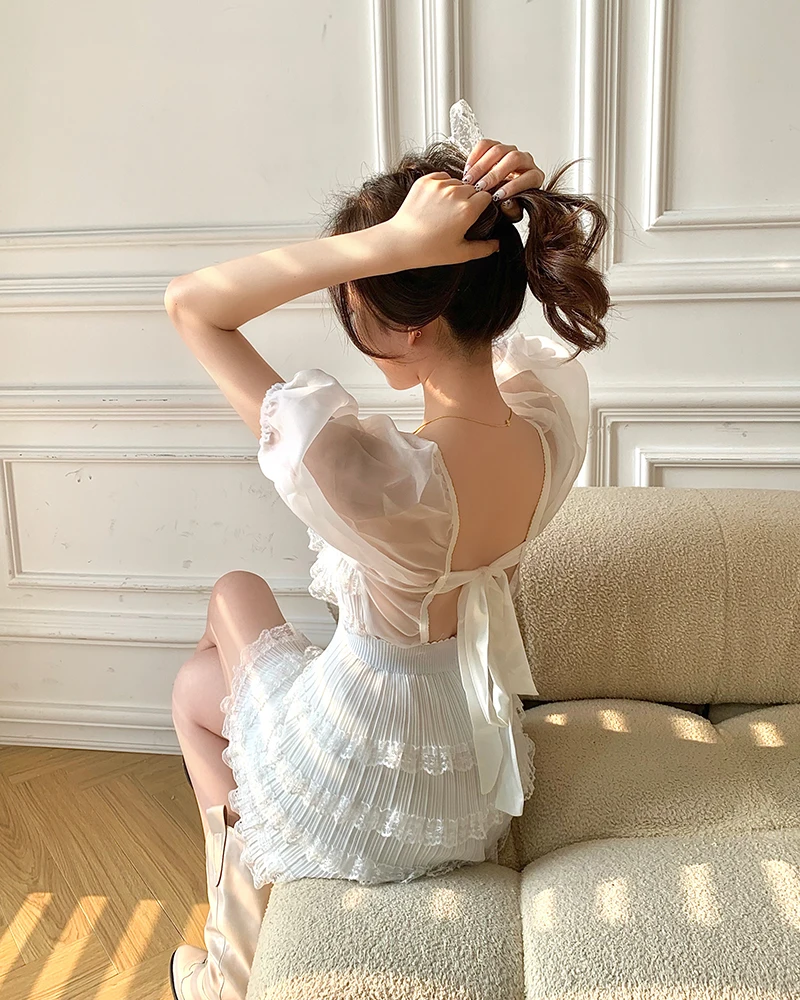 Женское кружевное мини-платье с квадратным вырезом коротким рукавом и открытой