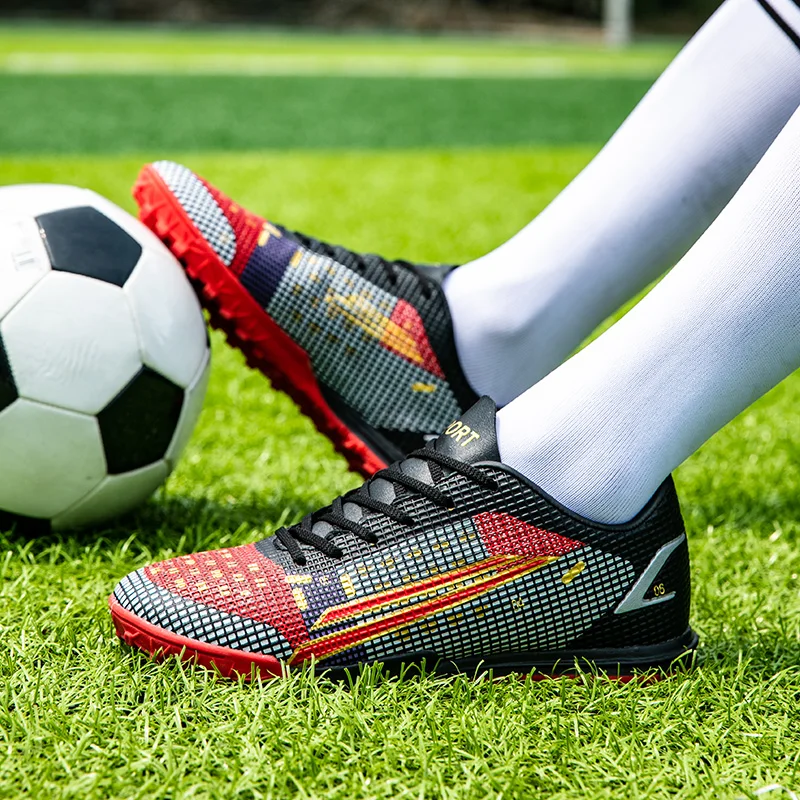 

New High-quality Adult Football Training Shoes With Long Nails And Broken Nails Couple Football Shoes Futsal Football Sneakers
