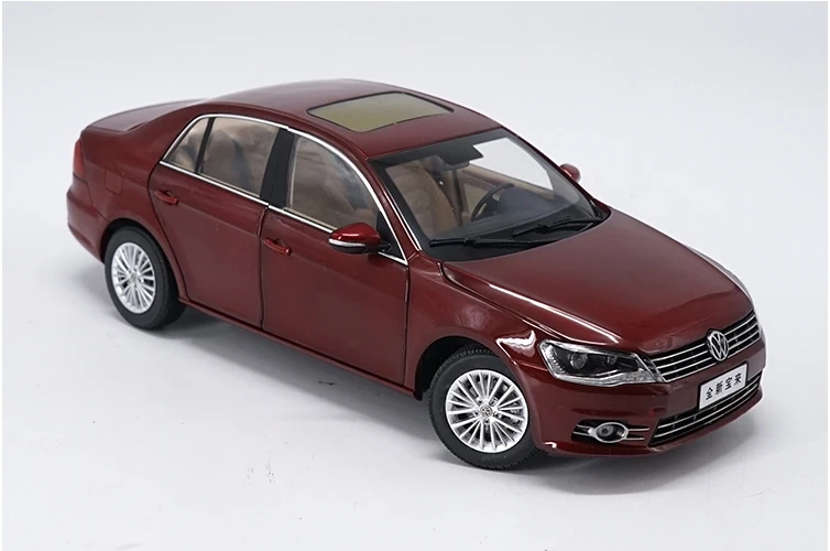 Оригинальная Авторизованная фабрика VW 1:18 литые новые модели автомобилей BORA 2013