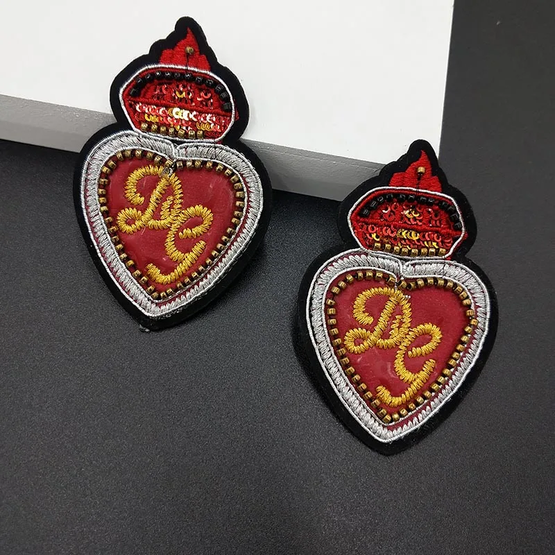 

5 Pieces Handmade Beaded Crown Heart Patches Sew on Applique Embroidery Badges For Brooches Shoes DIY Decorative Accessories