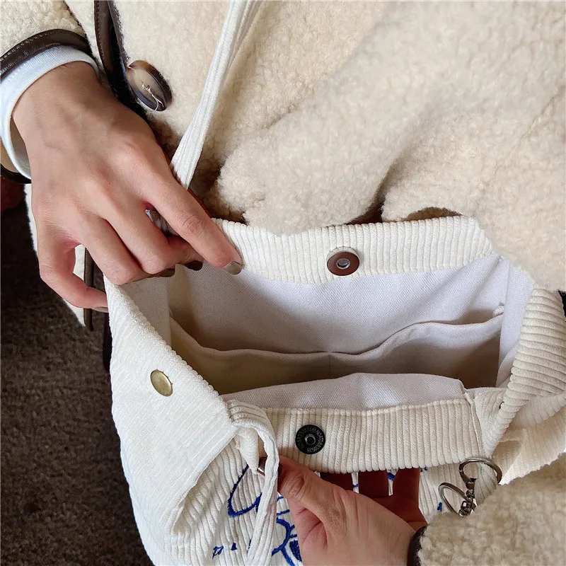 

Vintage Corduroy Women Handbags Cute Bear Embroidered Ladies Large Shoulder Shopping Bags Student Girls Portable Casual Tote bag