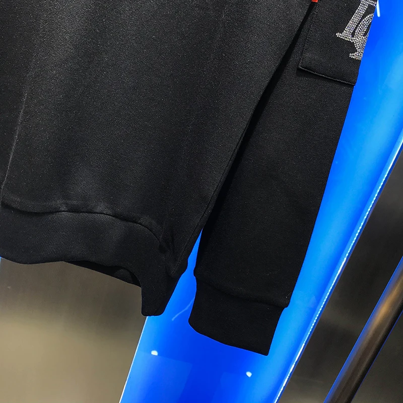 

Popular logo 2020 autumn men's fashion tops personalized letters embroidered label round neck long sleeve hoody trend versatile