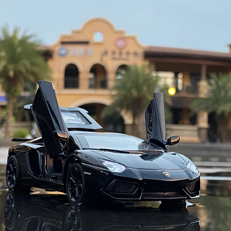 Modelo de Carro Quente para Crianças Aventador Esportivo Diecast Som Super Corrida Levantamento Cauda Roda Carro Presentes 1:32 Lp740-4 s 12 Cheap Carrinhos de brinquedo e de metal