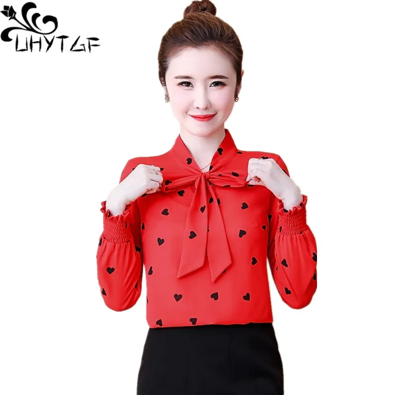 

Блузка женская шифоновая в горошек с длинным рукавом и V-образным вырезом