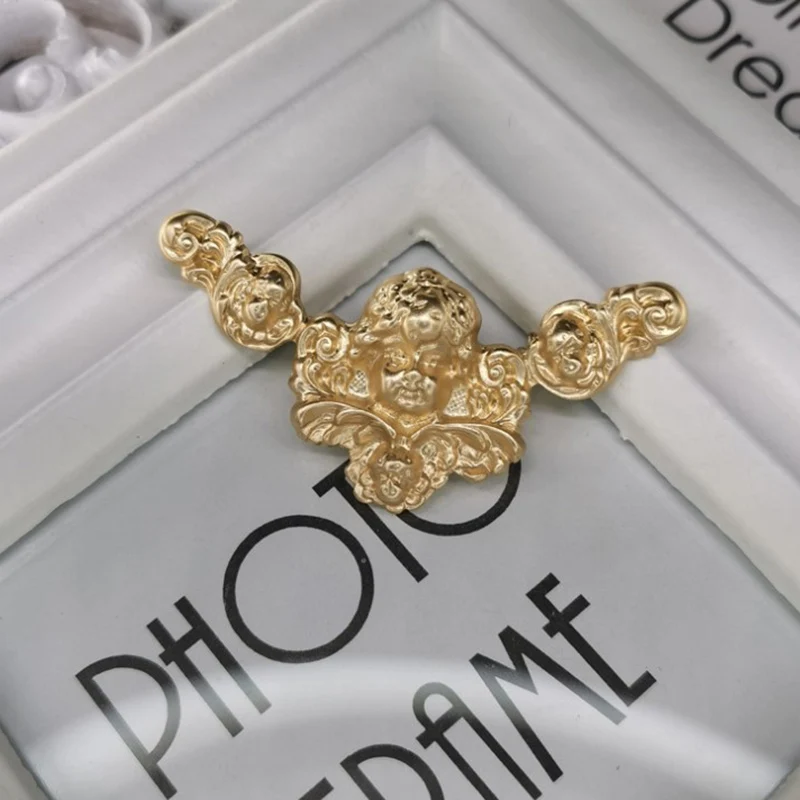 

1PCS Fashion Jewelry Vintage Metal Brooch Love God Angel Modeling Antique Brooches For Party Gold Color