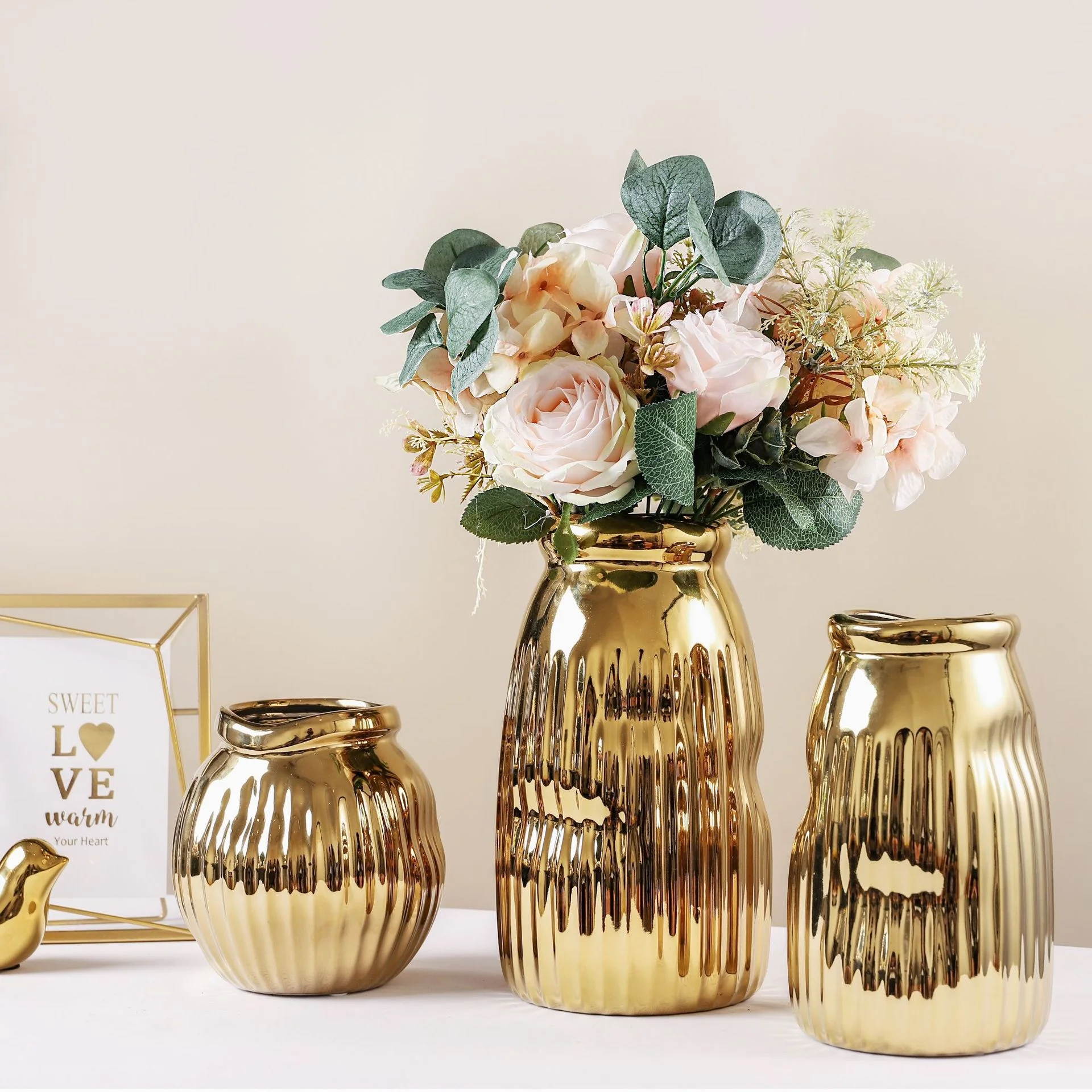 

Creative New Products Golden Vertical Pattern Ceramic Vase Decoration Home Adornment Desktop Dried Flower Floral Ornaments