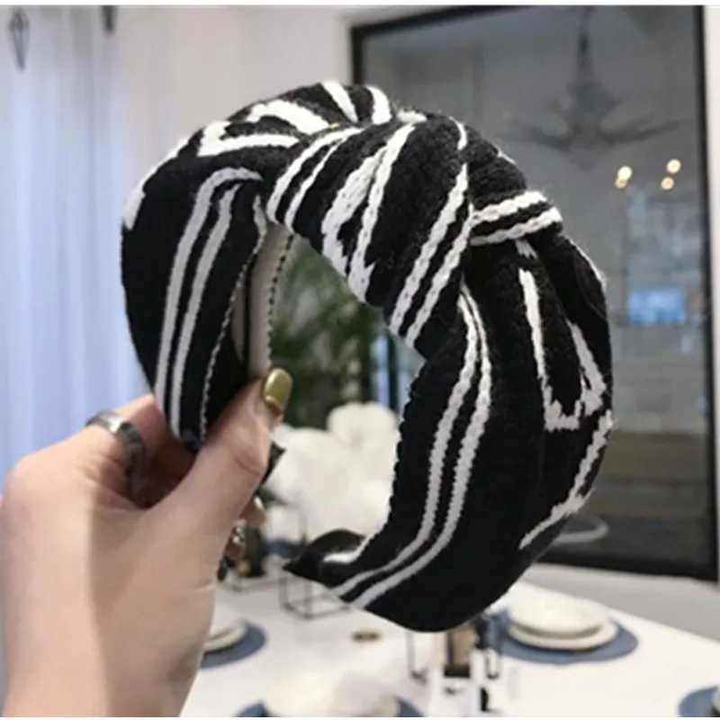 

Black Crochet Letters Headband Hairband for Women Weaving Wool Head Band Wide Adults Wide Hairband Knot Women Headwear Hair Hoop