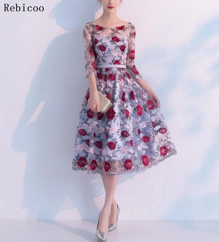 Женское кружевное платье с кристаллами белое винтажное бальное на шнуровке