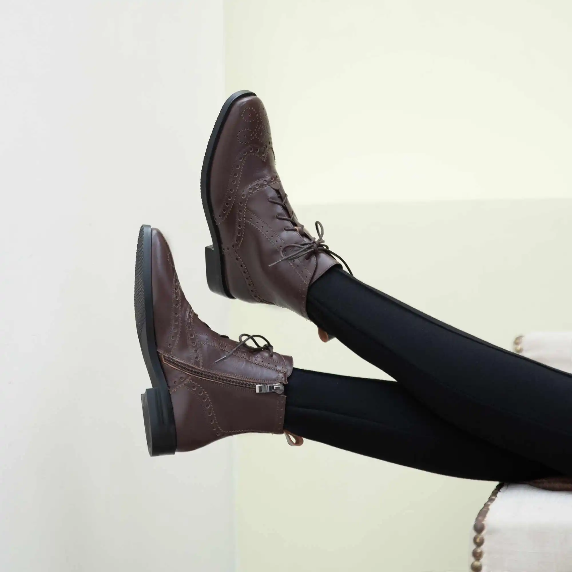 krazing pot British style brogue carved genuine leather boots square toe low heels winter women lace up fashion ankle boots L18