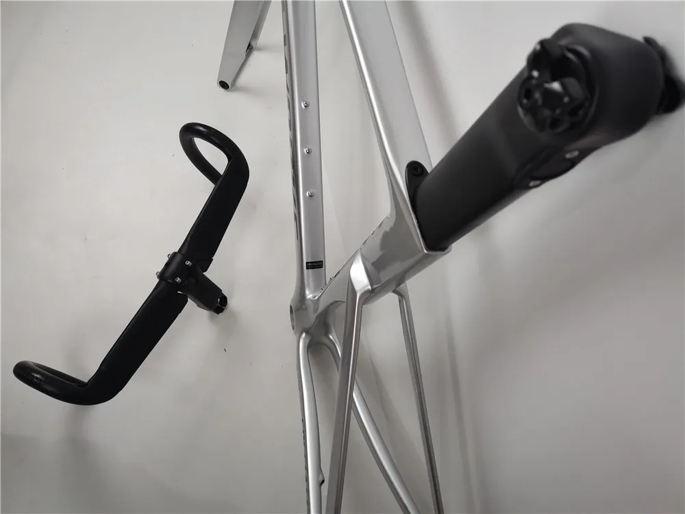 White Metallic Silver 700C carbon frame road bike with Di2 electronic shifting bicycle frame handlebar stem Fork Seatpost
