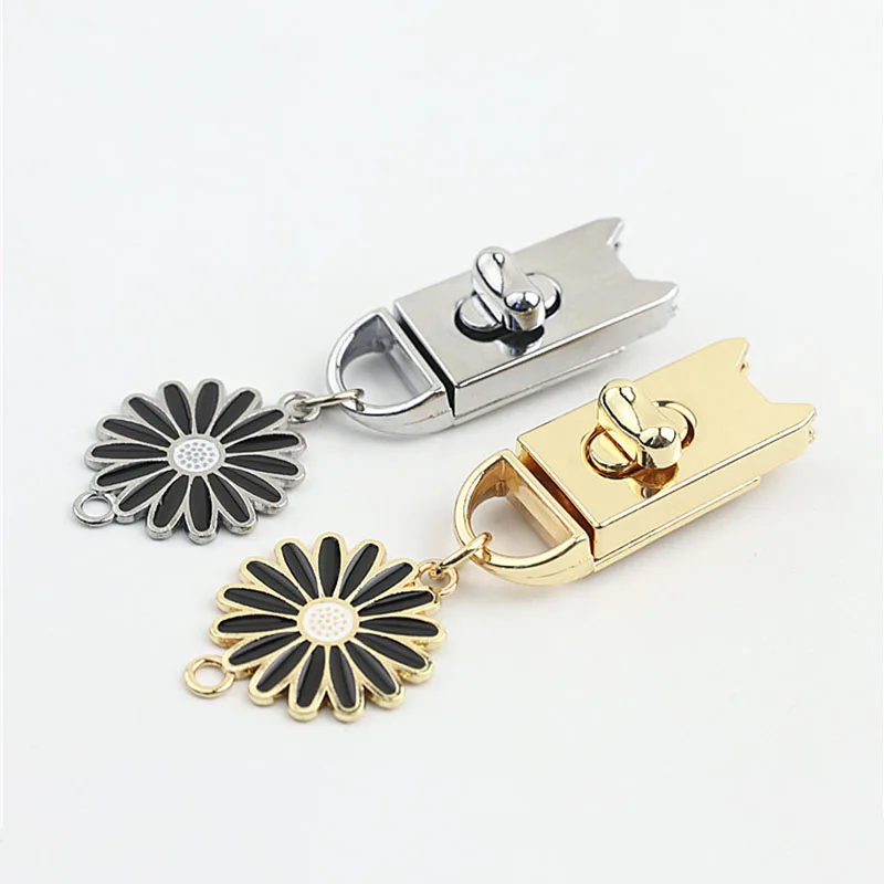 

1pcs Metal Long Strip Turn Lock Fashion Twist Lock Clasp with Flower for Bag Handbag Luggage Hardware Leather Craft Accessories