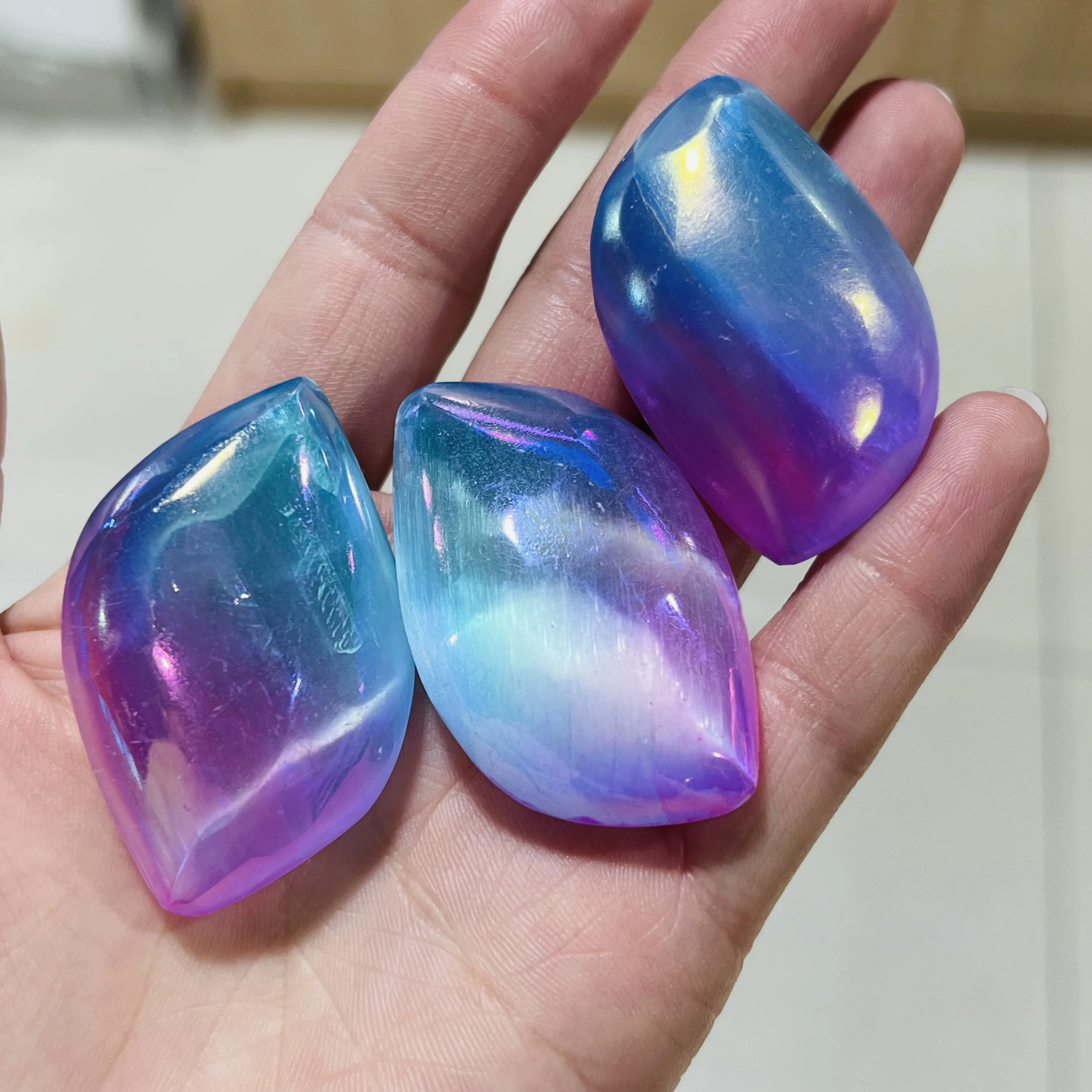 

Натуральное гальваническое покрытие, цветные гипсовые кристаллы, энергетический домашний декор