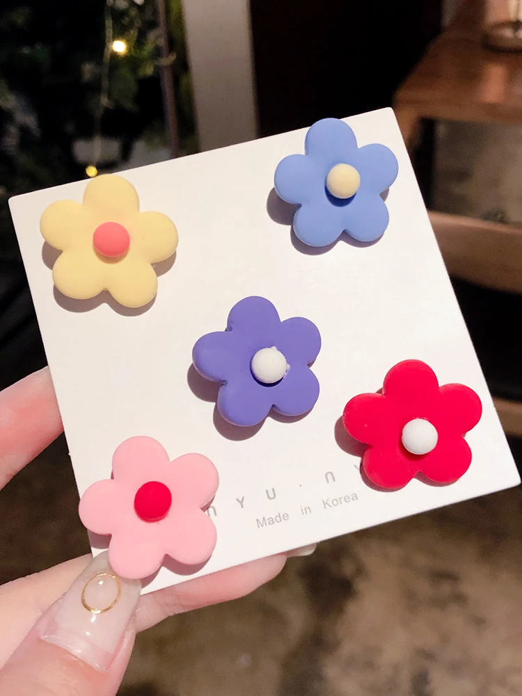 

Elegant Small Flower Brooches Women Japanese Corsage Fashion Color Flower Girl Pin Cute Bag Accessories Badge Resin Brooch Pins