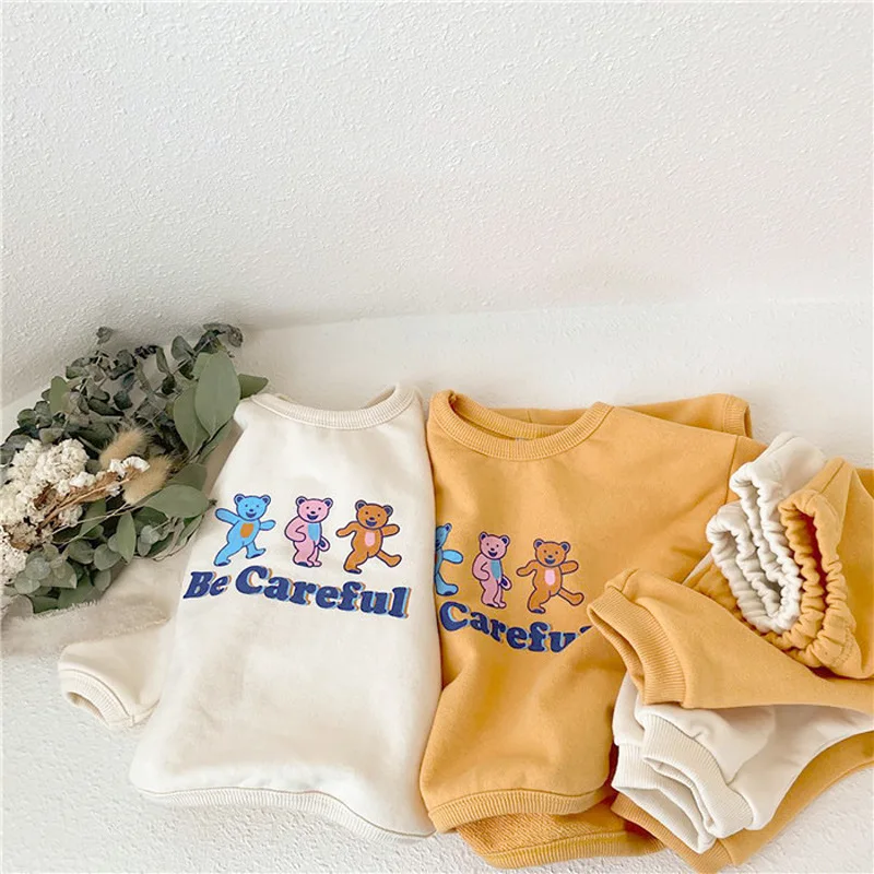 

Осенний комплект с толстовкой для малышей, новинка 2021, комплект одежды с длинным рукавом и принтом медведя из мультфильма для мальчиков и де...