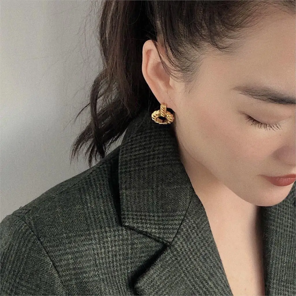 

Twist Statement Dropping Earrings Brass With 18k Gold Geo Women Jewelry Party T Show Gown Runway Rare Korean Japan Trendy INS