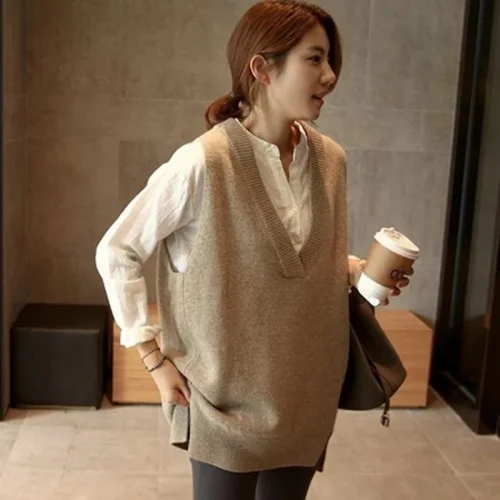 

2020 New Spring Women's V Neck Knitting Vest Female Sleeveless Solid Color Casual Knitted Sweater Ladys Loose Sweater