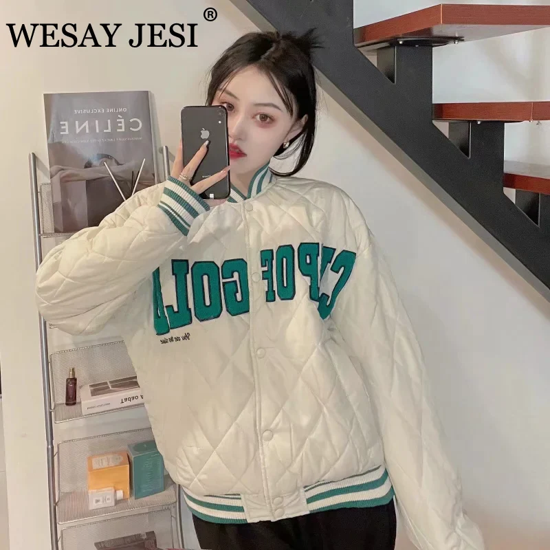 

Женская зимняя куртка WESAY JESI ZA, модная однобортная парка с карманами и зелеными надписями, теплая свободная шикарная верхняя одежда в полоск...