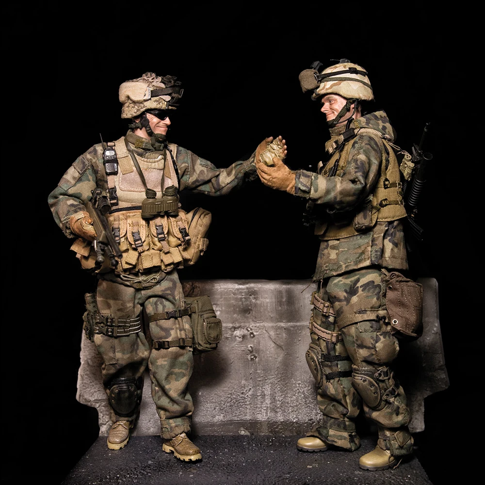 

Coomodel 1/6 Man Standard body Figure BD001 Military body model Emoticon Head Sculpture for 12 inch soldier Action Figure Dolls