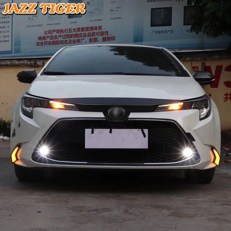 Джаз Тигр динамический желтый указатель поворота 12V автомобильные лампы дневного Светодиодный дневной светильник противотуманная фара для Защитные чехлы для сидений, сшитые специально для Toyota Corolla Гибридный свяжитесь с нами